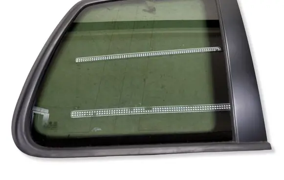 Volkswagen Touran I Rear side window 43R001667