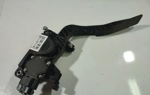 Chevrolet Captiva Accelerator throttle pedal 96625893