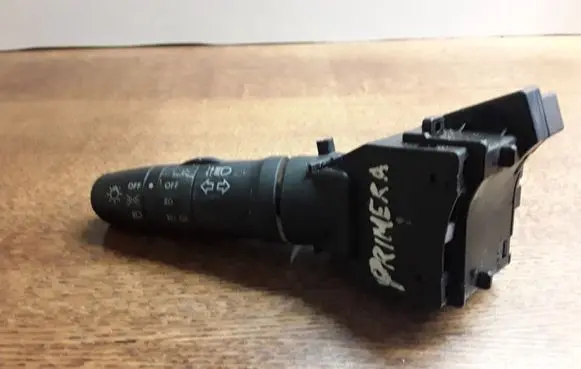 Nissan Primera Indicator stalk 25540AV600