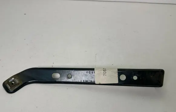 Ford Mustang VI Fender mounting bracket FR3B16C198BC