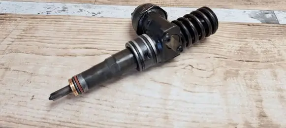 Skoda Octavia Mk2 (1Z) Fuel injector 038130073BQ