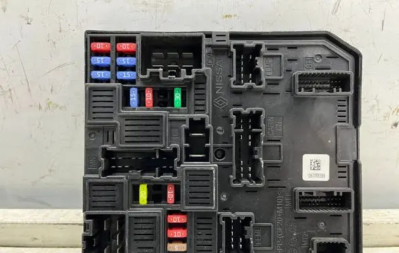 Nissan Rogue Fuse box set 284b75na0a