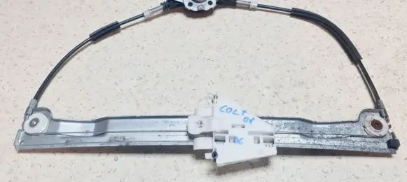 Rear door manual window regulator