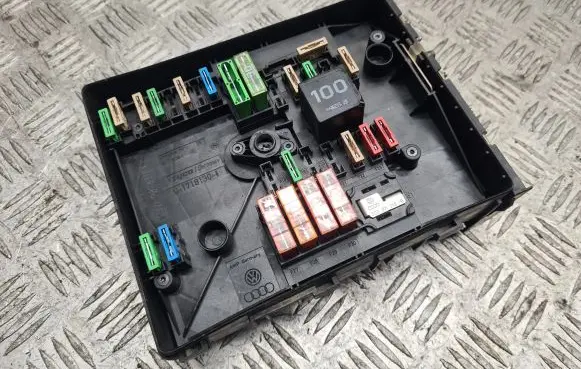 Skoda Octavia Mk2 (1Z) Fuse module 1K0937125A