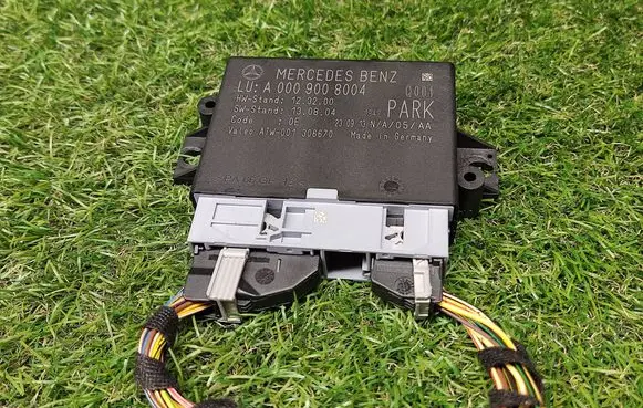 Mercedes-Benz E C207 W207 Parking PDC control unit/module A0009008004