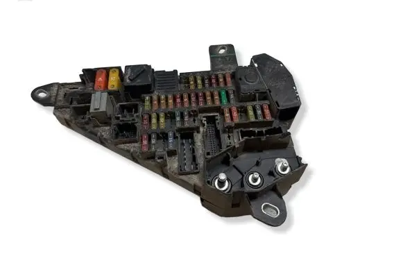 BMW 5 E60 E61 Fuse module 6906603