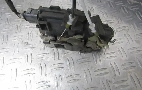 Audi A6 S6 C5 4B Rear door lock 4B0839016G