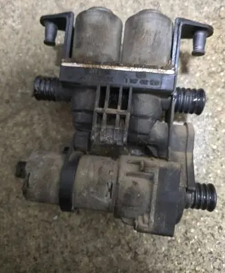 BMW 5 E39 Coolant heater control valve 1147412135