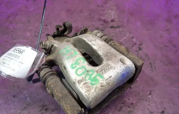 Opel Zafira B Rear brake caliper