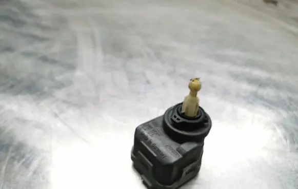 Audi A6 S6 C5 4B Headlight level adjustment motor 6Y0941295