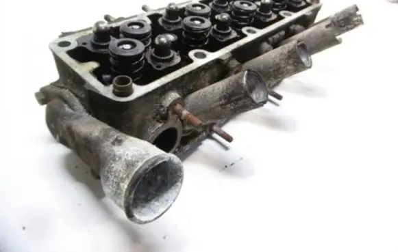 Opel Corsa B Engine head R90400110