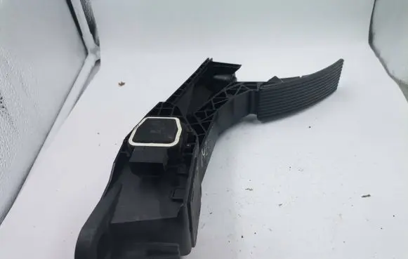 Mercedes-Benz ML W164 Accelerator throttle pedal a1643000104