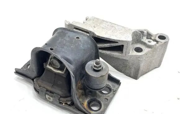 Nissan Qashqai Engine mounting bracket 11210JD00A