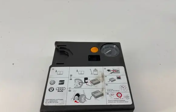 Volkswagen PASSAT B6 Tire air pump compressor 8P0012615C 124225916
