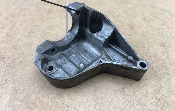 BMW 3 E90 E91 Power steering pump mounting bracket 7794455 32427794455