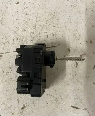 Suzuki Grand Vitara II Headlight level adjustment motor 007878