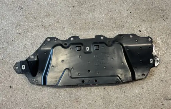 Audi e-tron Engine splash shield/under tray 4KE915223A