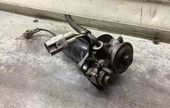 Toyota Avensis Verso Mechanical fuel pump 