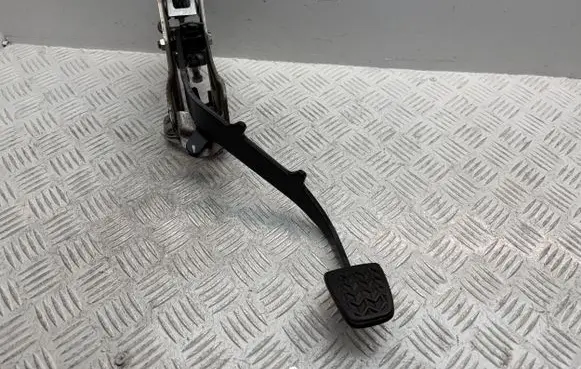 Toyota Corolla Verso AR10 Clutch pedal 551070F030 313010F070