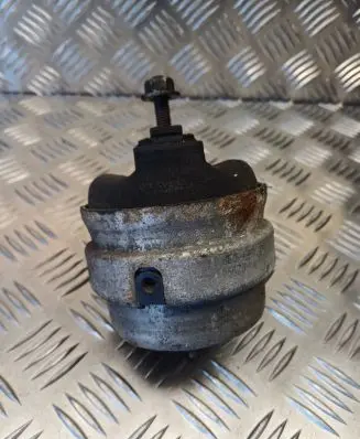 Engine mount bracket