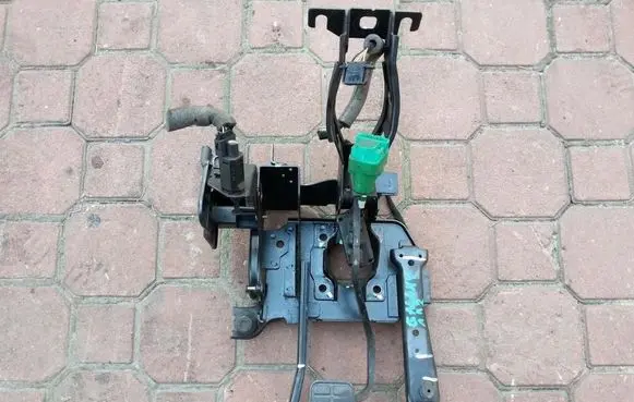 Ford Galaxy Clutch pedal mounting bracket assembly 