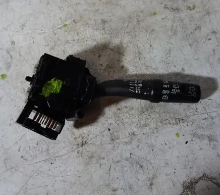Toyota Avensis Verso Other switches/knobs/shifts 84652-05170