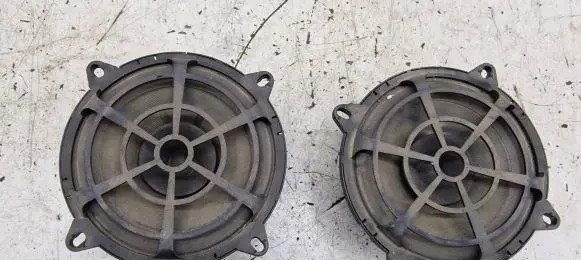 Renault Megane II Rear door speaker