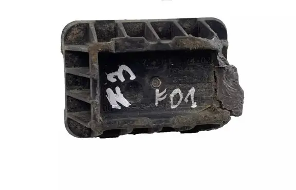 BMW 2 F45 Jacking socket point 7042974