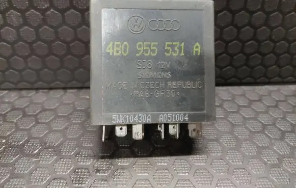 Audi A6 S6 C5 4B Indicator relay 5WK10430A 4B0955531A A051004