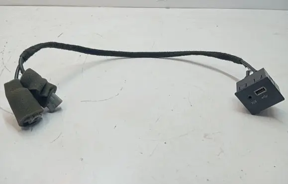 Maserati Ghibli USB socket connector 670009770