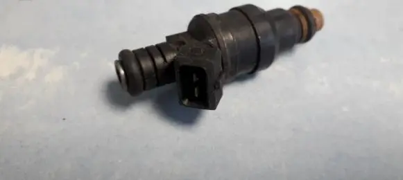 Audi A6 S6 C5 4B Fuel injector 0280150921