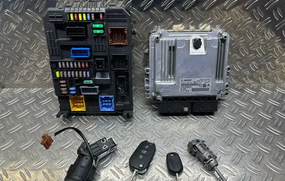Peugeot 208 II Engine ECU kit and lock set 0261S102VT 9841215880 9838217080