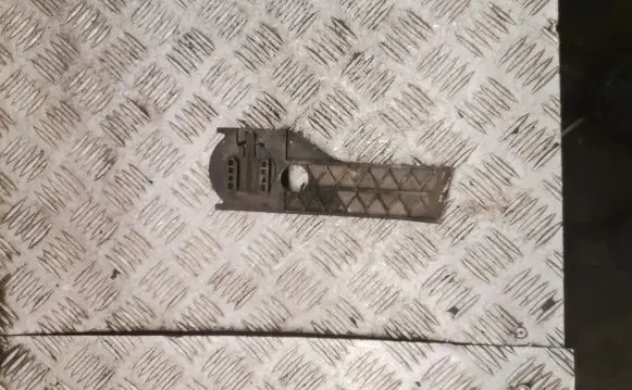 Radiator mount bracket
