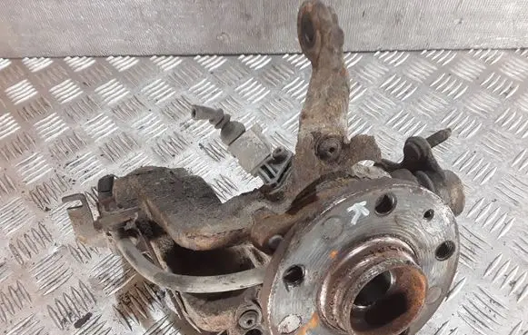 Volkswagen Touran I Front wheel hub spindle knuckle