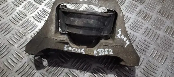 Ford Focus Engine mount bracket