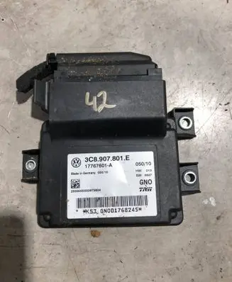 Volkswagen PASSAT CC Hand brake control module 3C8907801E