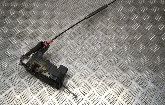 Opel Zafira B Rear door lock 13210739 41442091