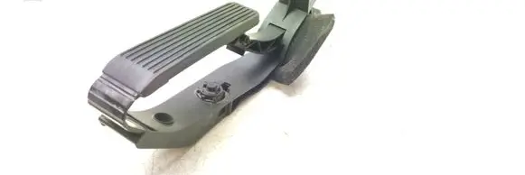 Accelerator throttle pedal