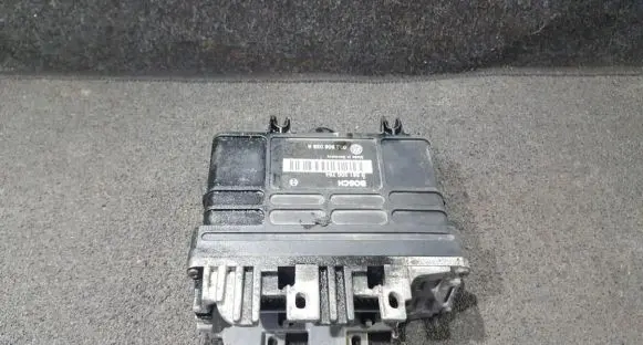 Volkswagen Golf III Engine control unit/module 0261200764 032906026A