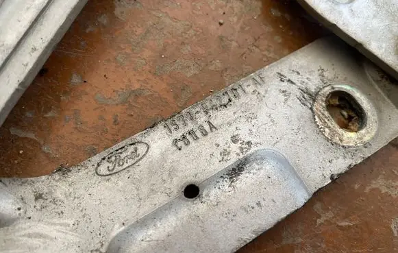 Ford Mondeo Mk III Tailgate/trunk/boot hinge