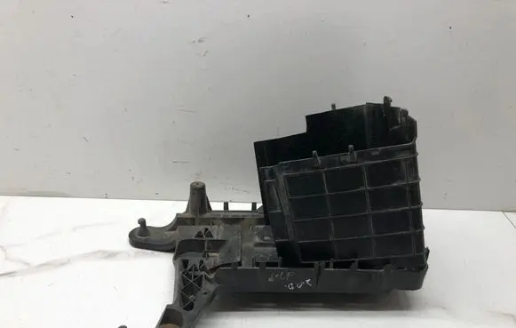 Volkswagen Golf V Battery box tray 1K0915333C