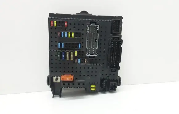 Volvo XC90 Fuse module 30728512