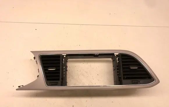 Seat Leon (5F) Dash center air vent grill 5F1820951 5F1819110