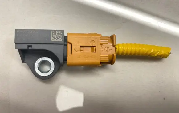 Hyundai Santa Fe Airbag deployment crash/impact sensor 959302W000 09082012