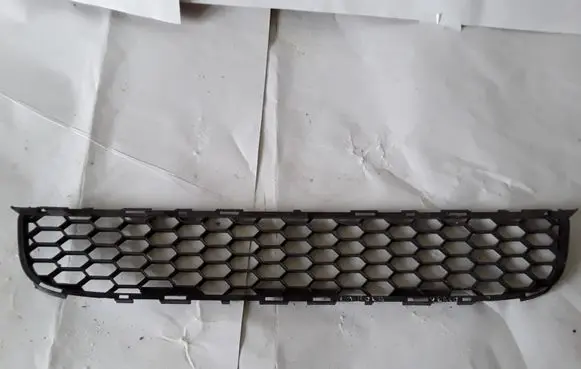 Toyota Corolla Verso AR10 Front bumper lower grill 531120F0