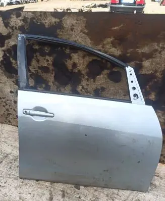Mitsubishi Grandis Front door