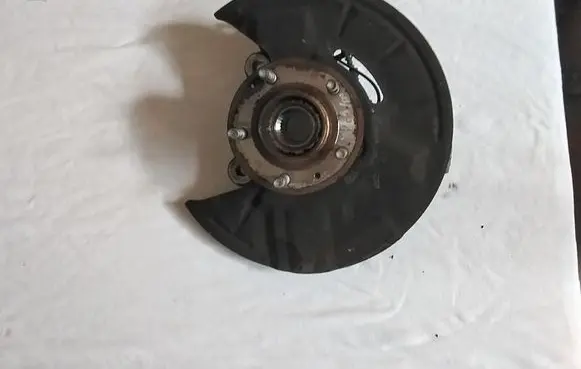 Opel Insignia B Front wheel hub 23384197