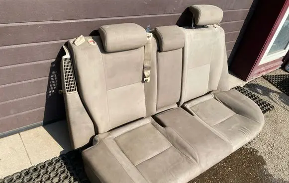 Toyota Prius (XW20) Second row seats 