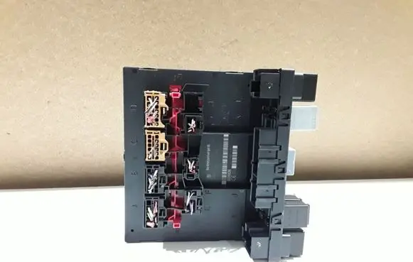 Volkswagen PASSAT B6 Comfort/convenience module 3C8937049D