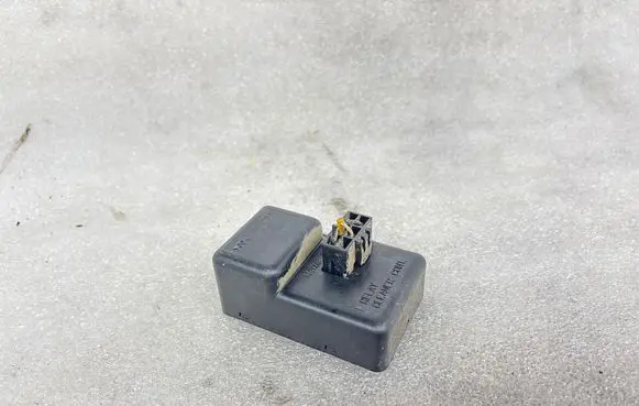 Subaru Forester SF Window wiper relay 3300120517
